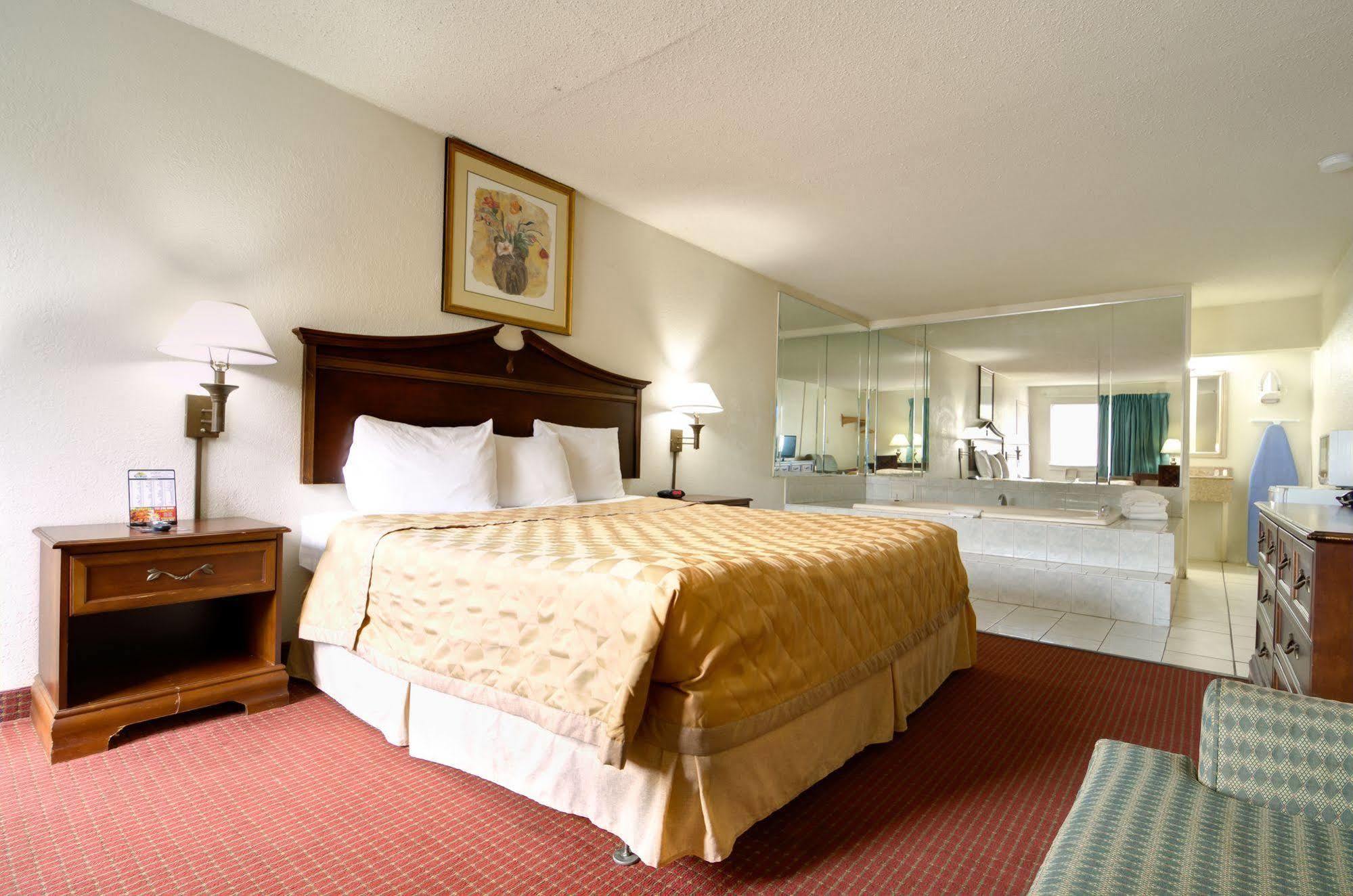 Key West Inn - Newport News Eksteriør bilde